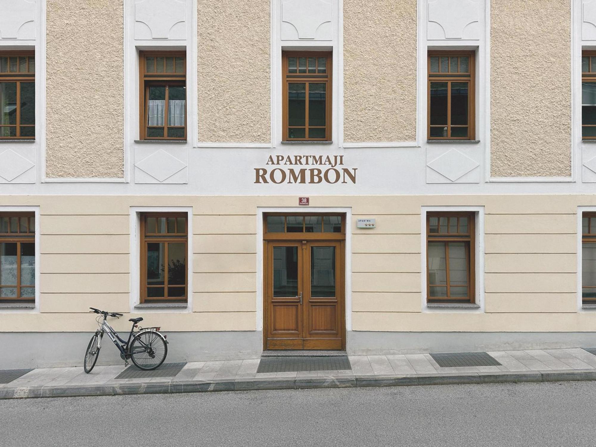 בובק Apartments Rombon מראה חיצוני תמונה